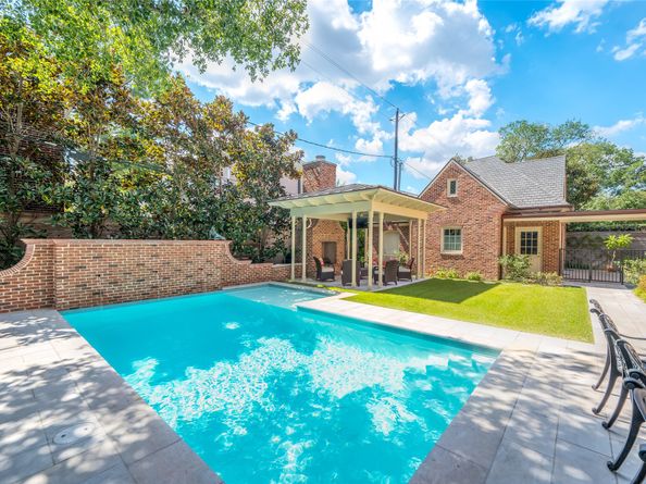 2131 Brentwood Drive, Houston TX 77019
