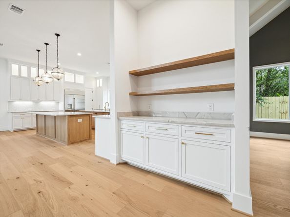 710 Sue Barnett Drive, Houston TX 77018