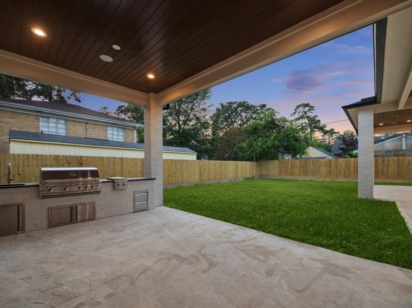 710 Sue Barnett Drive, Houston TX 77018