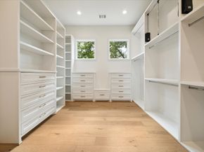 710 Sue Barnett Drive, Houston TX 77018