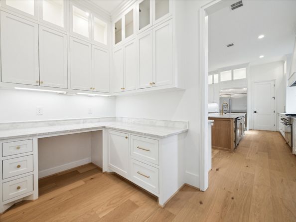 710 Sue Barnett Drive, Houston TX 77018