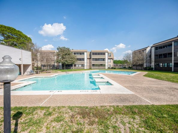 3085 Walnut Bend Lane 36, Houston TX 77042
