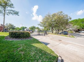 3085 Walnut Bend Lane 36, Houston TX 77042