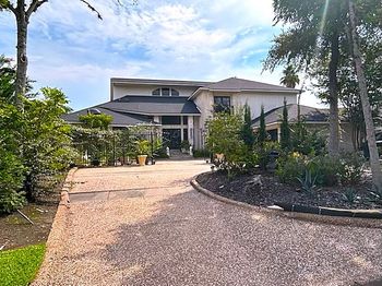 211 Kirkwood Court