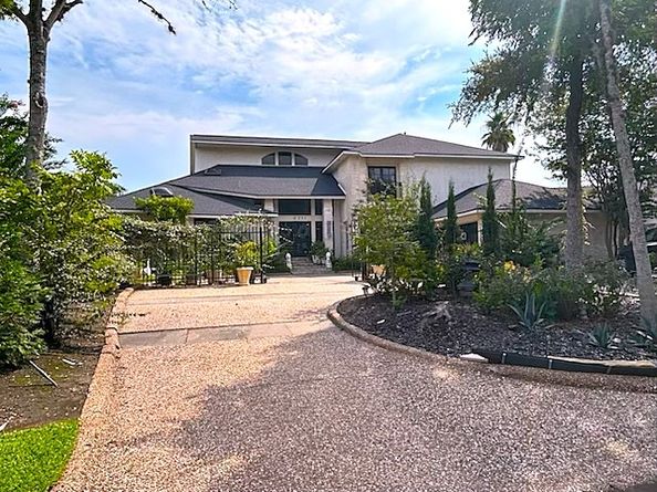 211 Kirkwood Court, Sugar Land TX 77478