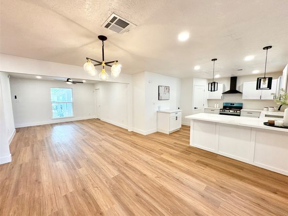 3726 Heatherbrook Drive, Houston TX 77045