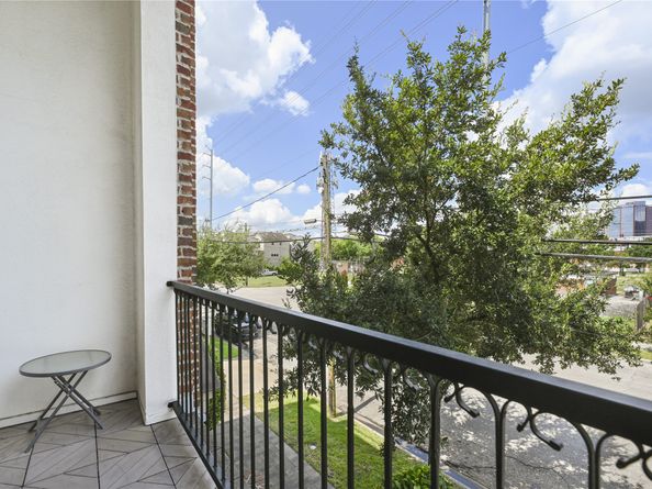 1027 Saint Charles Street, Houston TX 77003