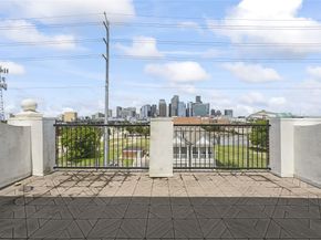 1027 Saint Charles Street, Houston TX 77003