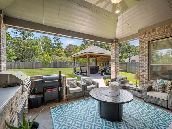 1406 Graystone Hills Drive, Conroe TX 77304