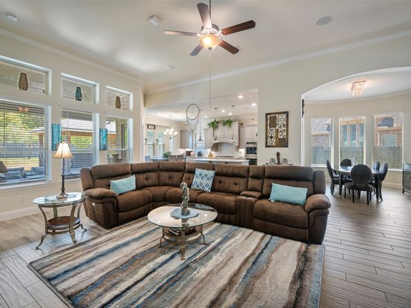 1406 Graystone Hills Drive, Conroe TX 77304