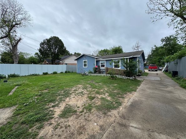 5526 Bunte Street, Houston TX 77026