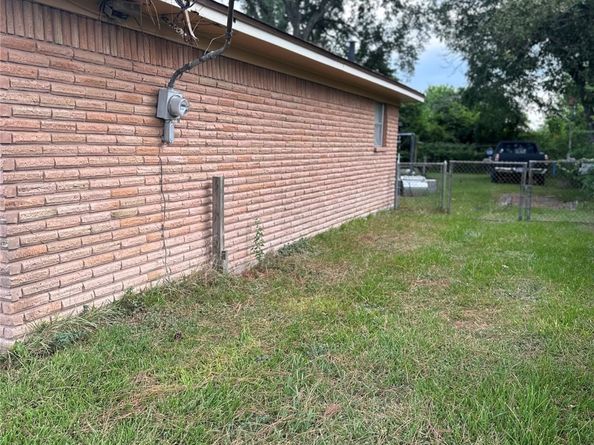 6837 Barney Road, Houston TX 77092