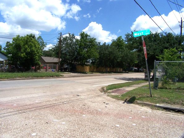 2520 E Crosstimbers Street, Houston TX 77093