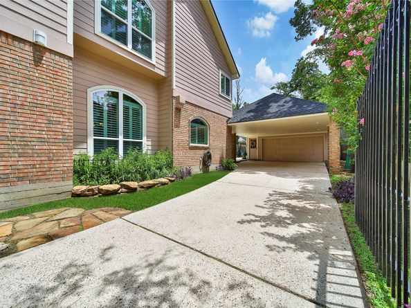 11 Outervale Place, The Woodlands TX 77381