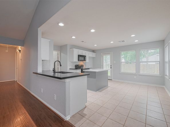 31 Shimmer Pond Place, Conroe TX 77385