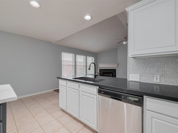 31 Shimmer Pond Place, Conroe TX 77385