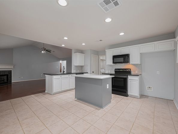 31 Shimmer Pond Place, Conroe TX 77385