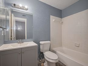 12615 Brookglade Circle 403, Houston TX 77099