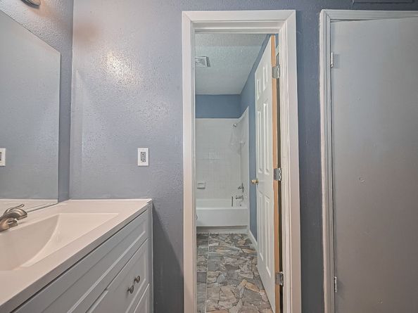 12615 Brookglade Circle 403, Houston TX 77099