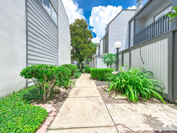 5052 Glenmont Drive F6, Houston TX 77081
