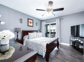 5052 Glenmont Drive F6, Houston TX 77081