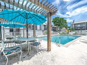 5052 Glenmont Drive F6, Houston TX 77081