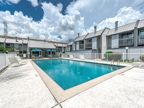 5052 Glenmont Drive F6, Houston TX 77081