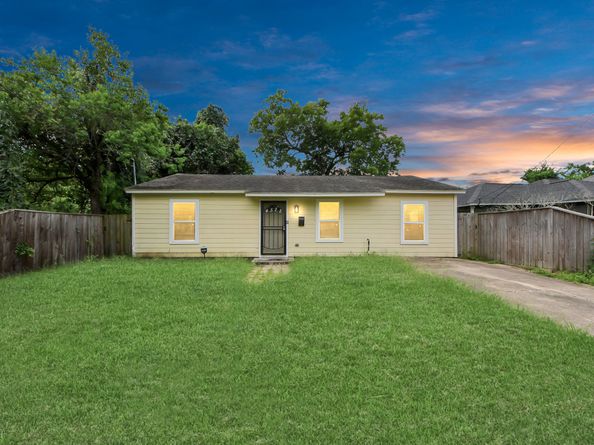 4522 Larkspur Street, Houston TX 77051