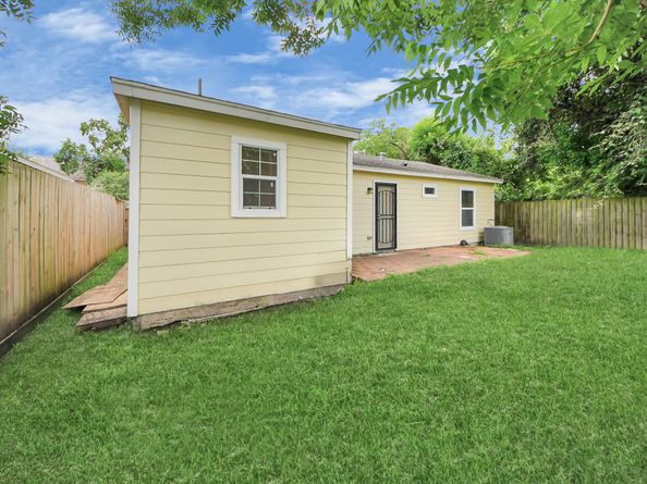 4522 Larkspur Street, Houston TX 77051