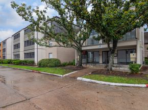 3025 Walnut Bend Lane 37, Houston TX 77042