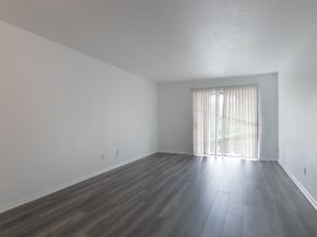 3025 Walnut Bend Lane 37, Houston TX 77042