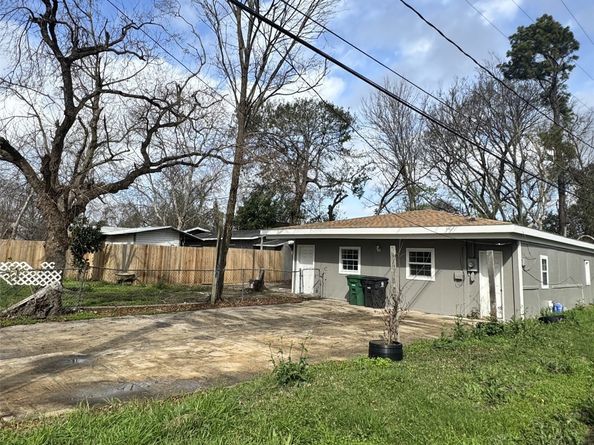 7909 Dixie Drive, Houston TX 77087