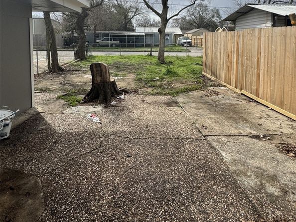7909 Dixie Drive, Houston TX 77087