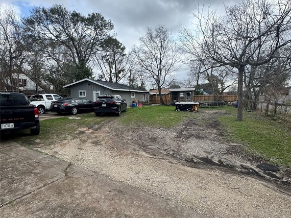 7909 Dixie Drive, Houston TX 77087