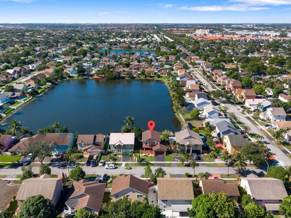 940 SW 96th Avenue, Pembroke Pines FL 33025