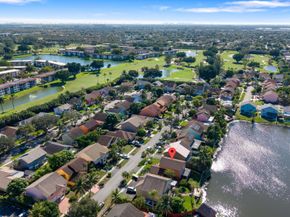 940 SW 96th Avenue, Pembroke Pines FL 33025