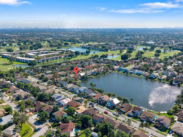 940 SW 96th Avenue, Pembroke Pines FL 33025