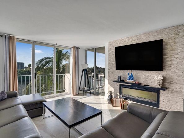 1609 N Riverside Dr 304, Pompano Beach FL 33062