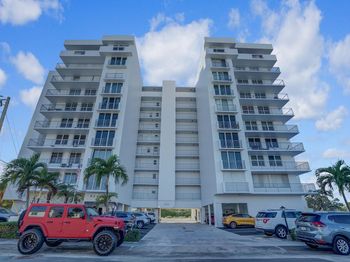 1609 N Riverside Dr