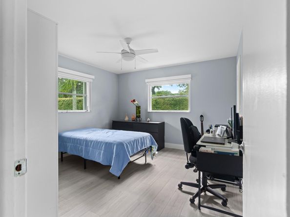 1025 NW 90th Way, Plantation FL 33322