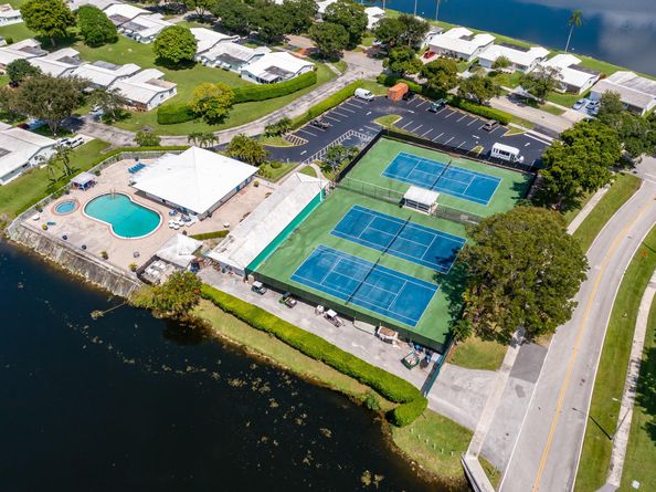 1025 NW 90th Way, Plantation FL 33322