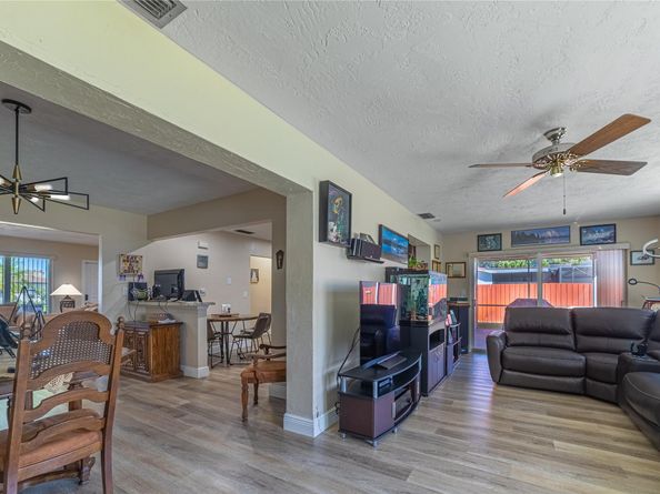 11420 NW 18th St, Pembroke Pines FL 33026