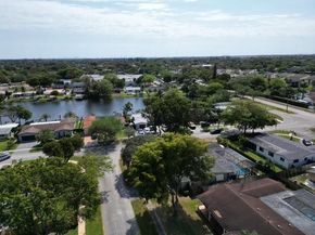 11420 NW 18th St, Pembroke Pines FL 33026