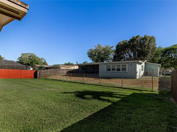 11420 NW 18th St, Pembroke Pines FL 33026
