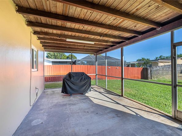 11420 NW 18th St, Pembroke Pines FL 33026