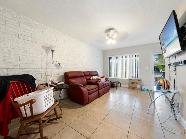 4500 NE 15th Ave, Oakland Park FL 33334