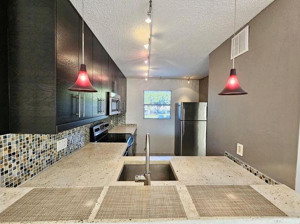 118 NW Royal Park Dr 2E, Oakland Park FL 33309