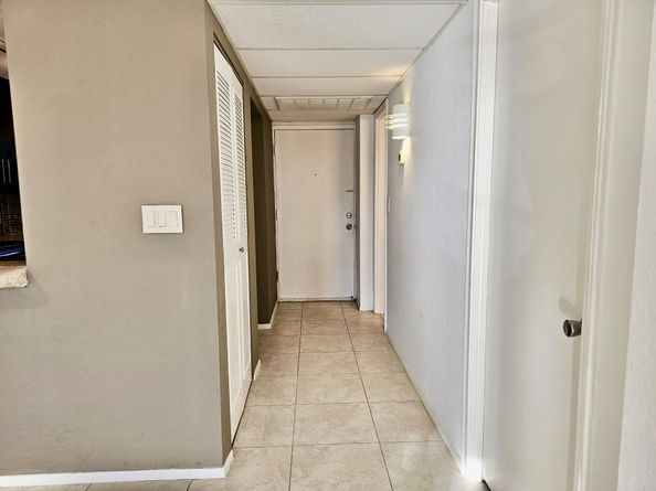 118 NW Royal Park Dr 2E, Oakland Park FL 33309
