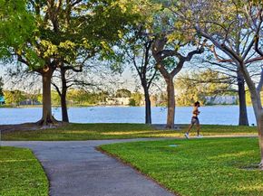 118 NW Royal Park Dr 2E, Oakland Park FL 33309