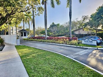 118 NW Royal Park Dr